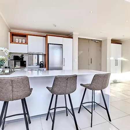 Executive And Spacious Apartments In Masingita Towers Sandton Johannesburg Exterior photo