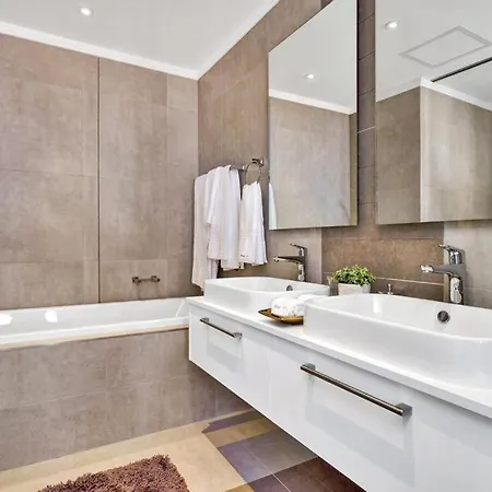 Executive And Spacious Apartments In Masingita Towers Sandton Johannesburg Exterior photo