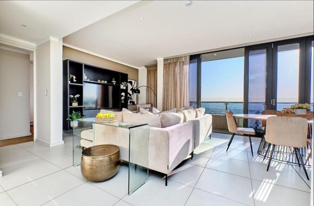 Apartment Executive And Spacious In Masingita Towers Sandton *