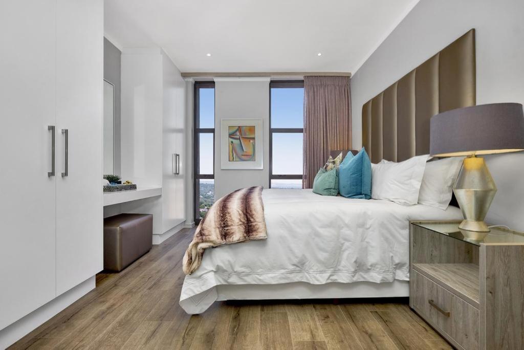 Apartment Executive And Spacious In Masingita Towers Sandton Johannesburg