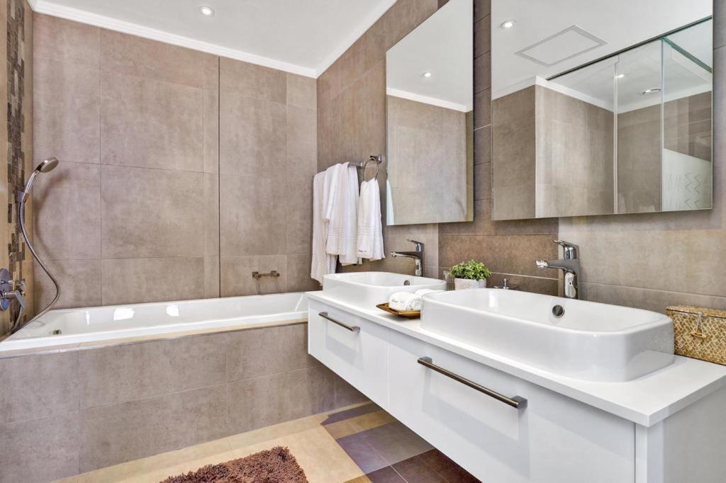 Apartment Executive And Spacious In Masingita Towers Sandton